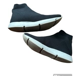 VINCE Tyra Knit Sock Sneakers Size 6‎